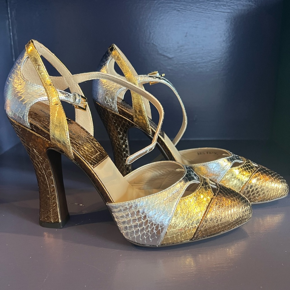 Michael Kors Collection: LAINE RUNWAY
GENUINE
METALLIC SNAKE